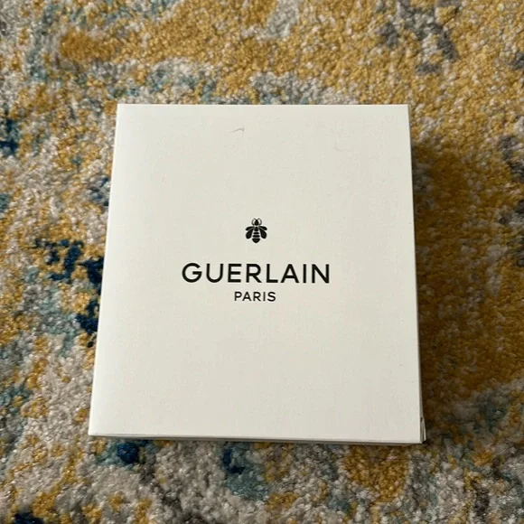 Guerlain Gift Set - Picture 5 of 9